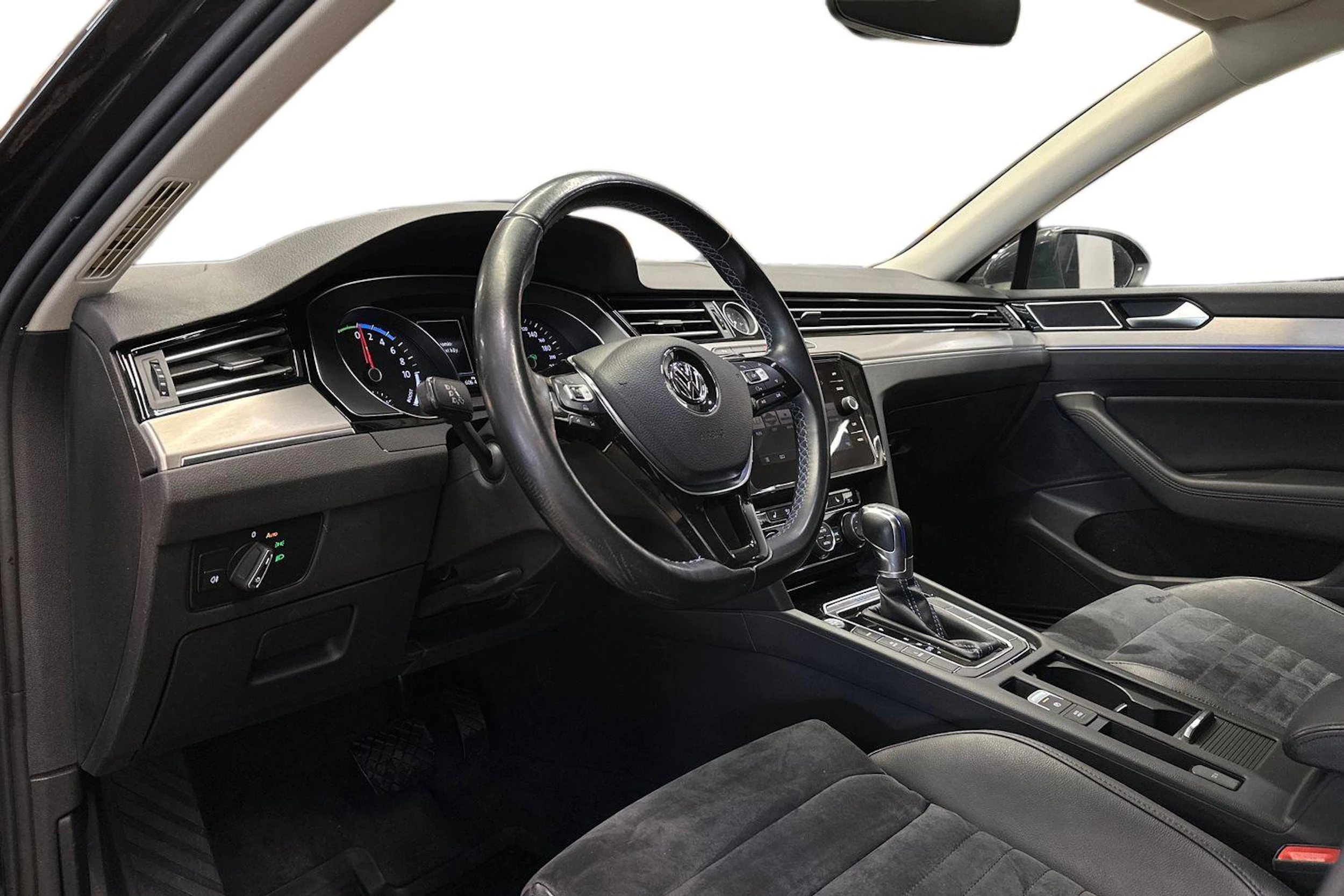 harmaa Volkswagen Passat 2018 kuva 6.