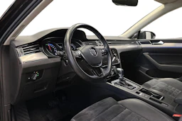 harmaa Volkswagen Passat 2018 kuva 6.