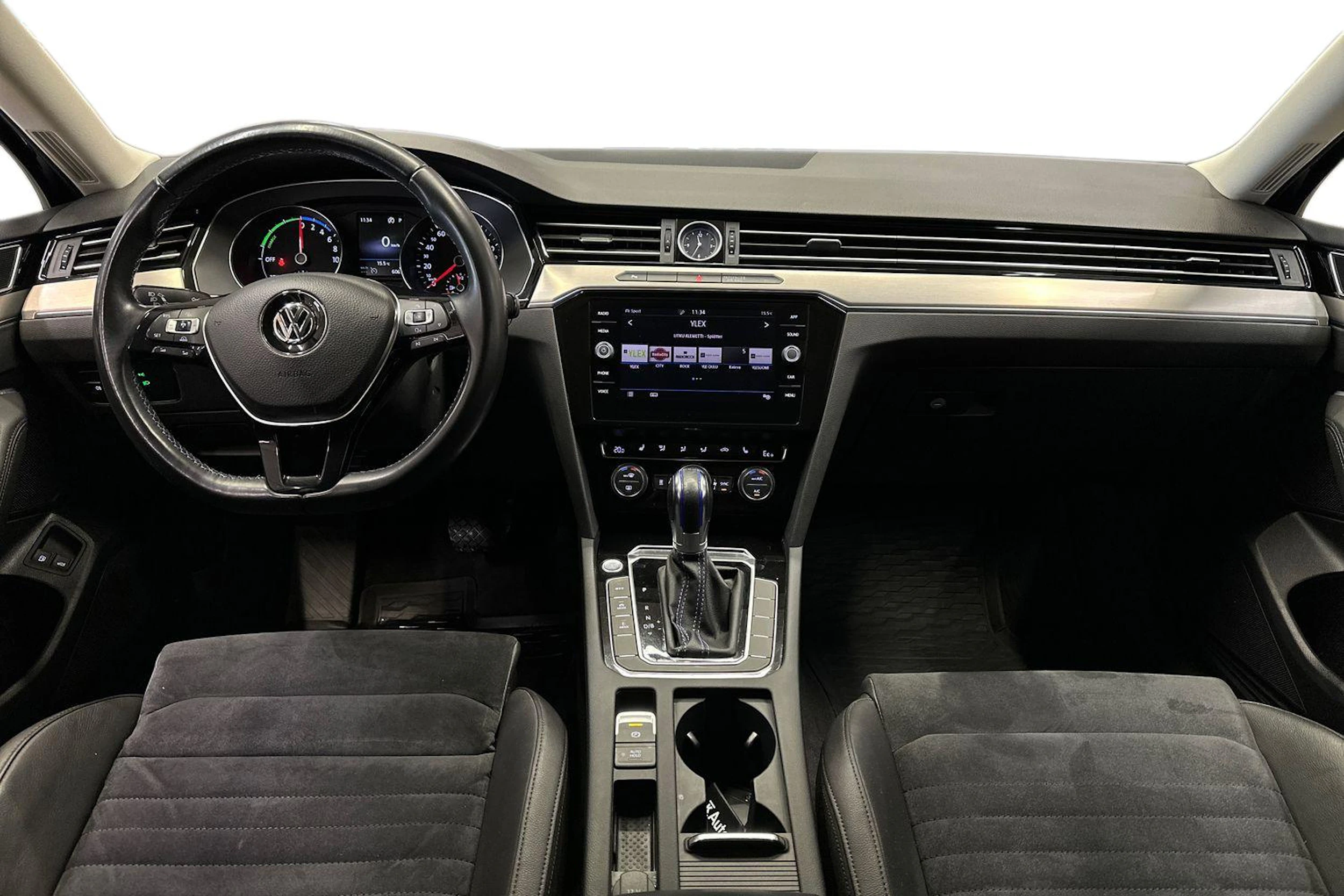harmaa Volkswagen Passat 2018 kuva 7.
