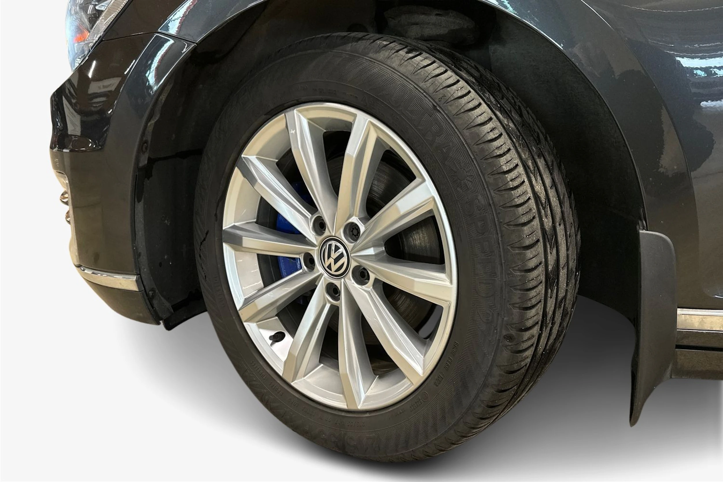 harmaa Volkswagen Passat 2018 kuva 9.