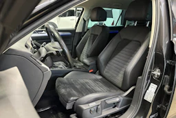harmaa Volkswagen Passat 2018 kuva 12.