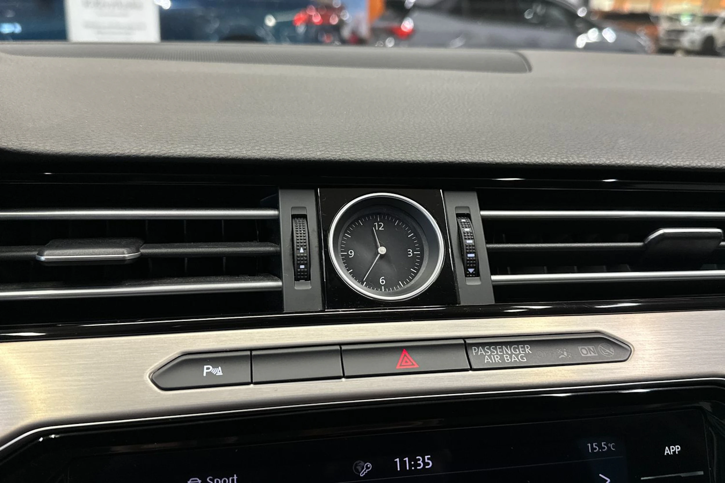 harmaa Volkswagen Passat 2018 kuva 14.