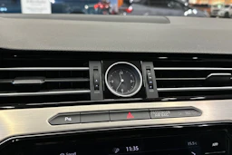 harmaa Volkswagen Passat 2018 kuva 14.