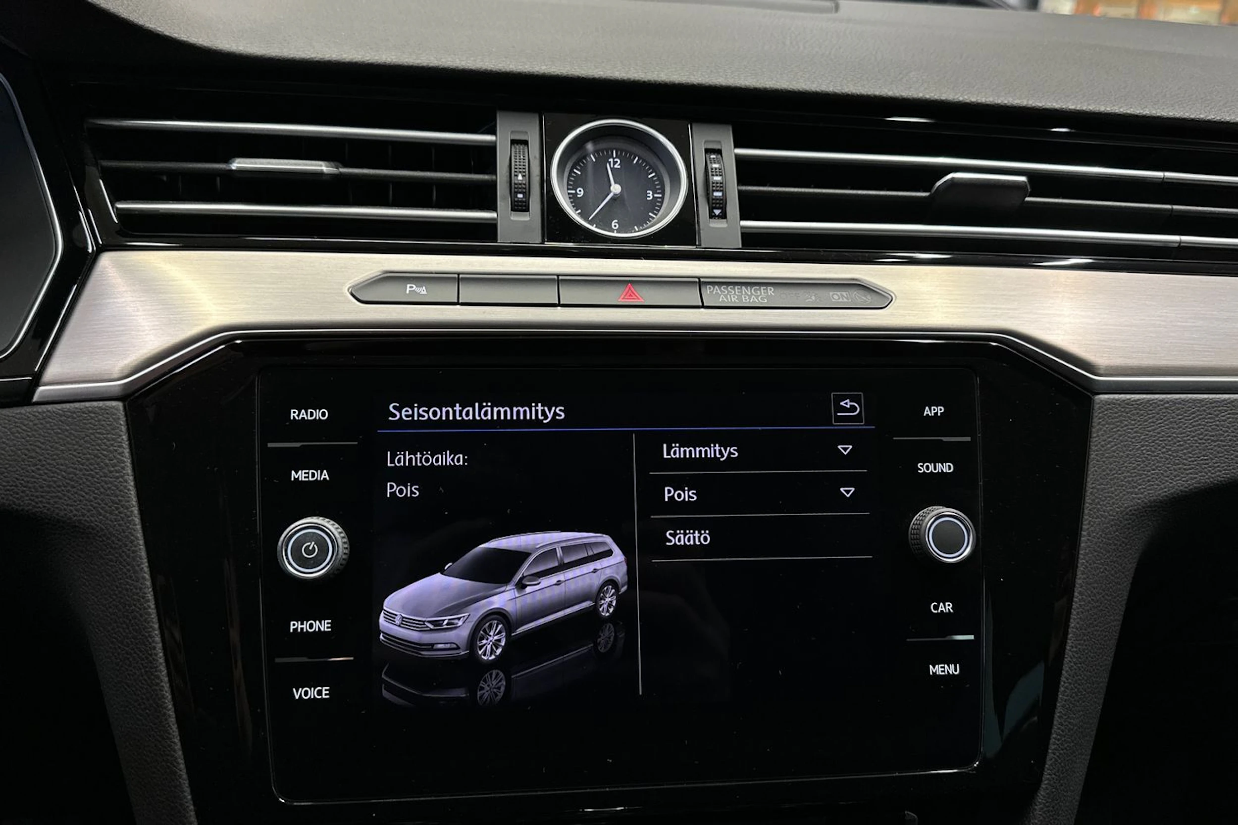 harmaa Volkswagen Passat 2018 kuva 16.