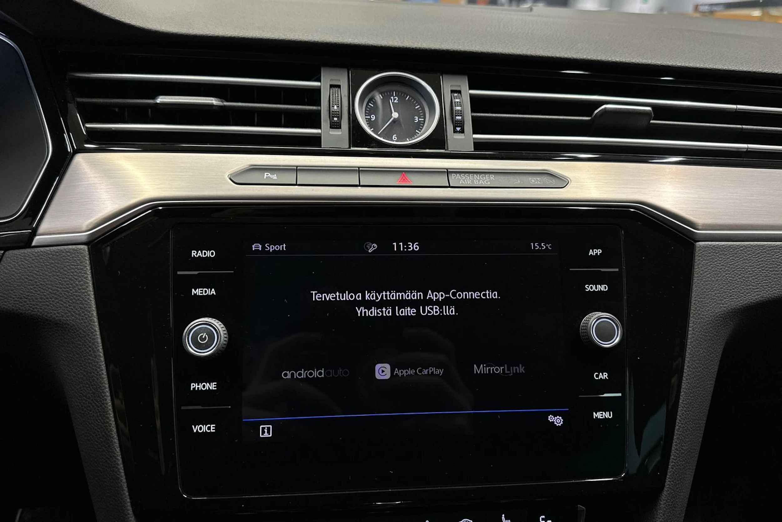 harmaa Volkswagen Passat 2018 kuva 17.