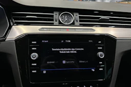 harmaa Volkswagen Passat 2018 kuva 17.