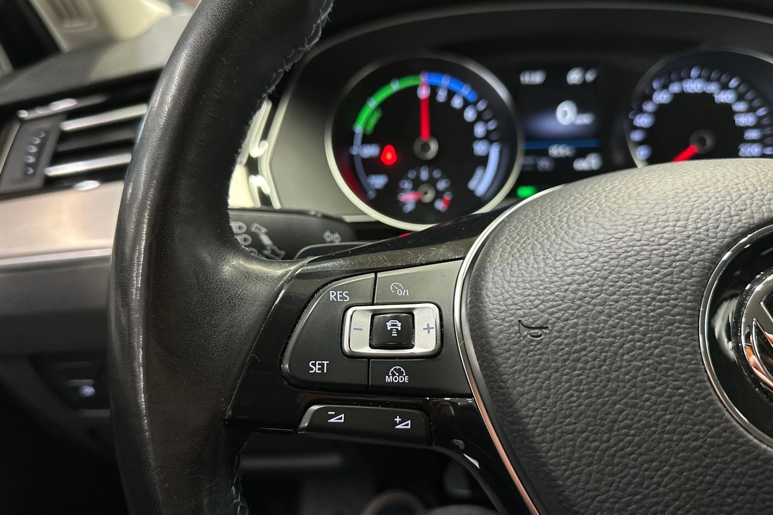 harmaa Volkswagen Passat 2018 kuva 22.