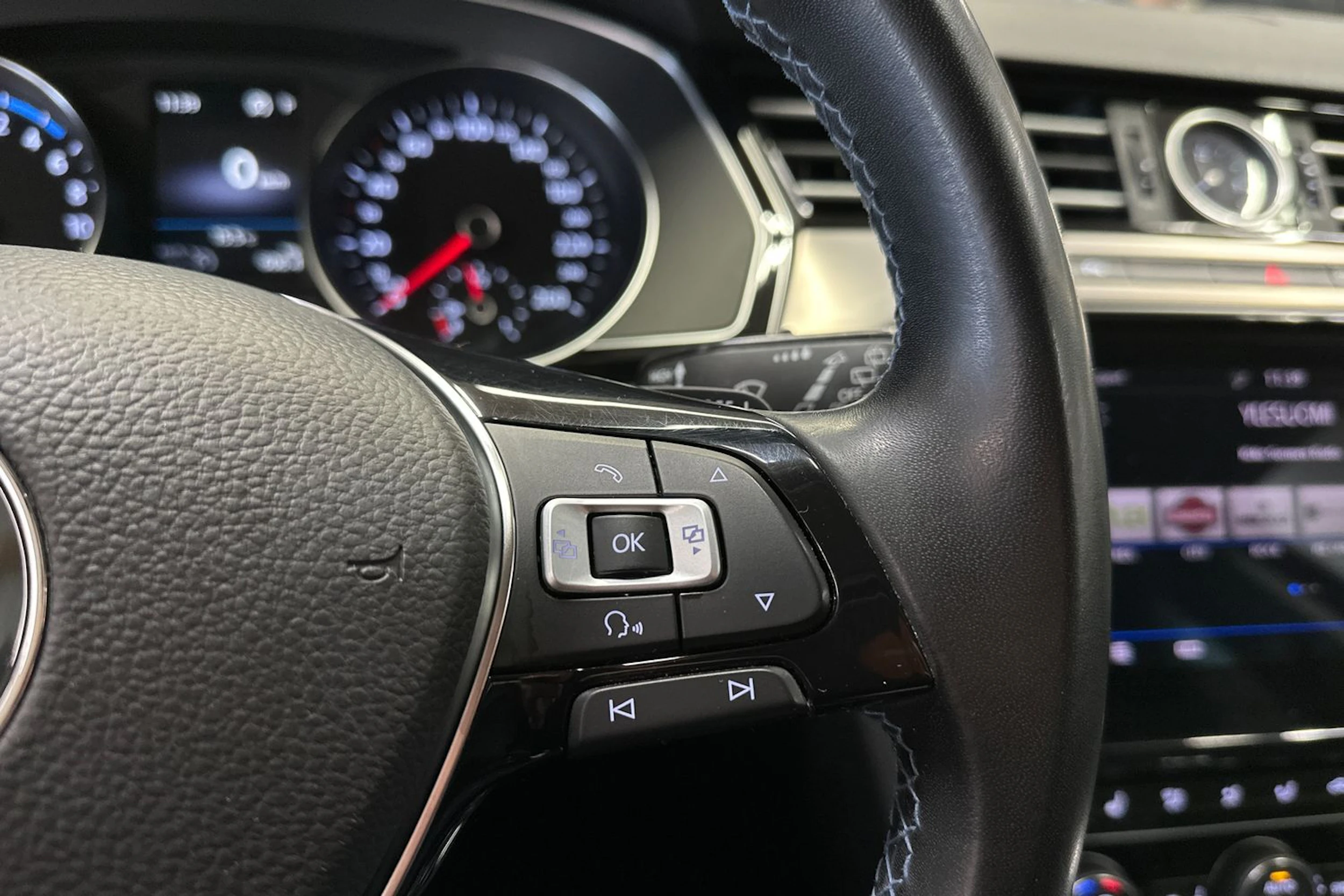 harmaa Volkswagen Passat 2018 kuva 23.