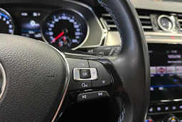harmaa Volkswagen Passat 2018 kuva 23.