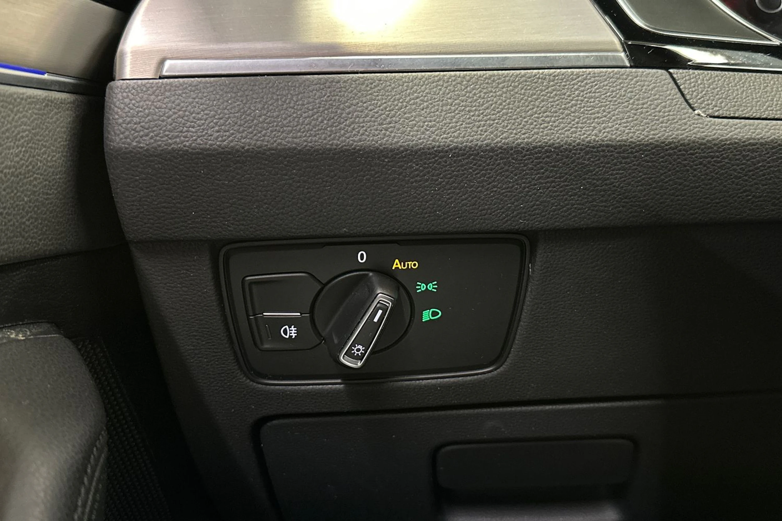 harmaa Volkswagen Passat 2018 kuva 24.