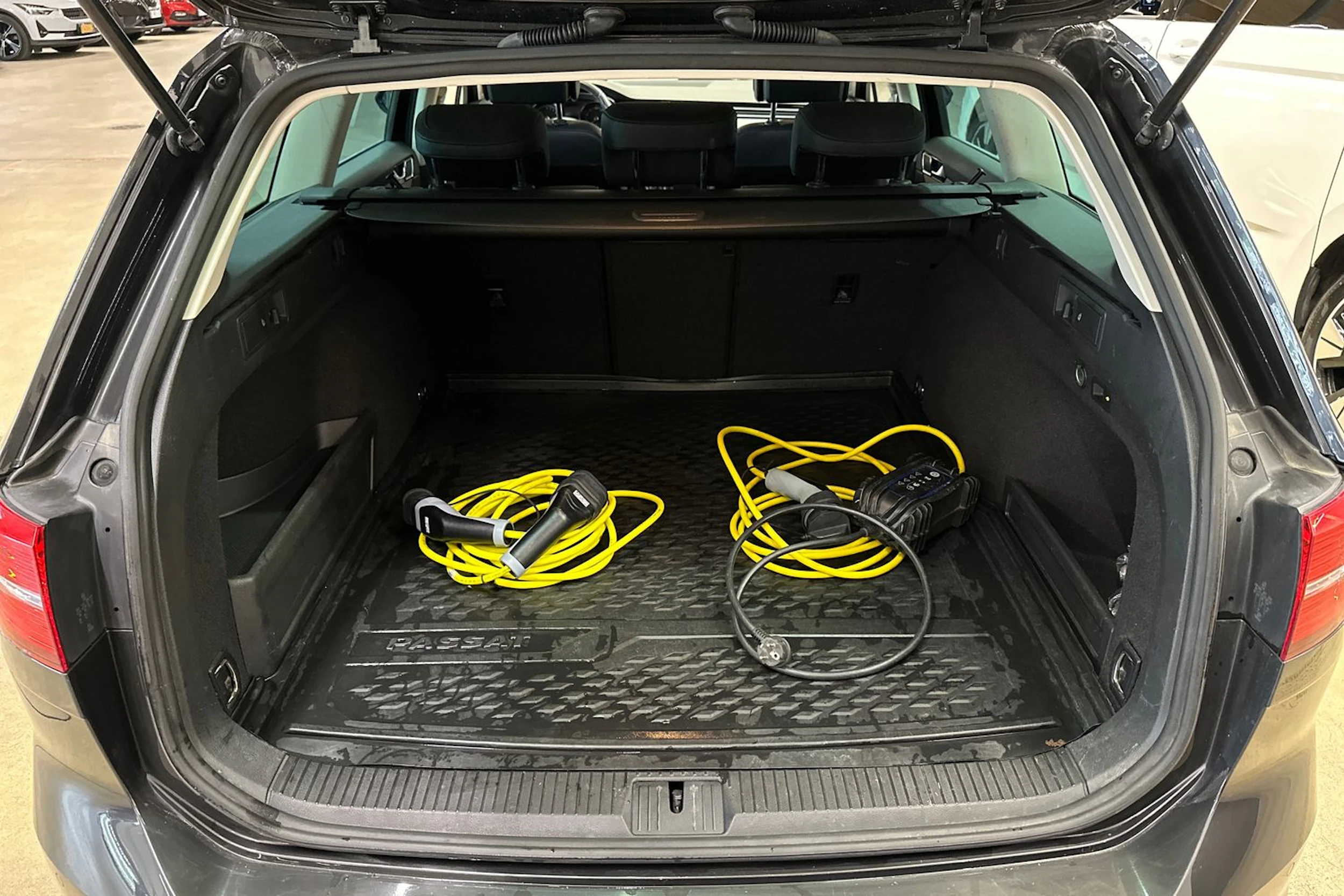 harmaa Volkswagen Passat 2018 kuva 25.
