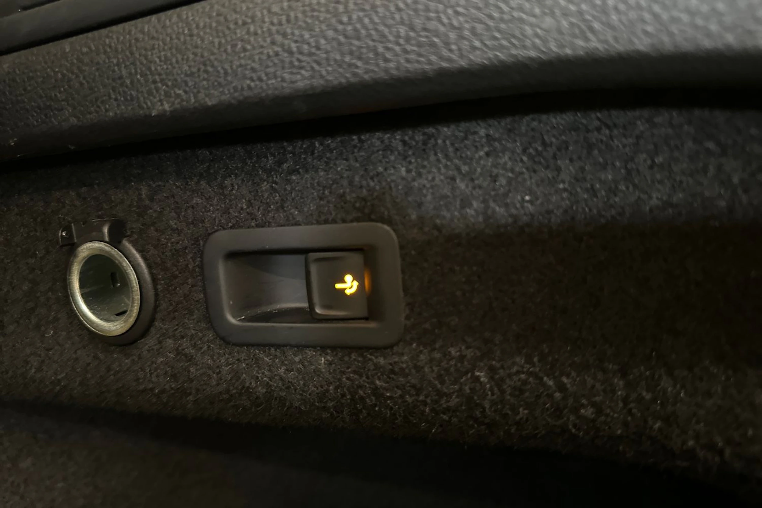 harmaa Volkswagen Passat 2018 kuva 26.