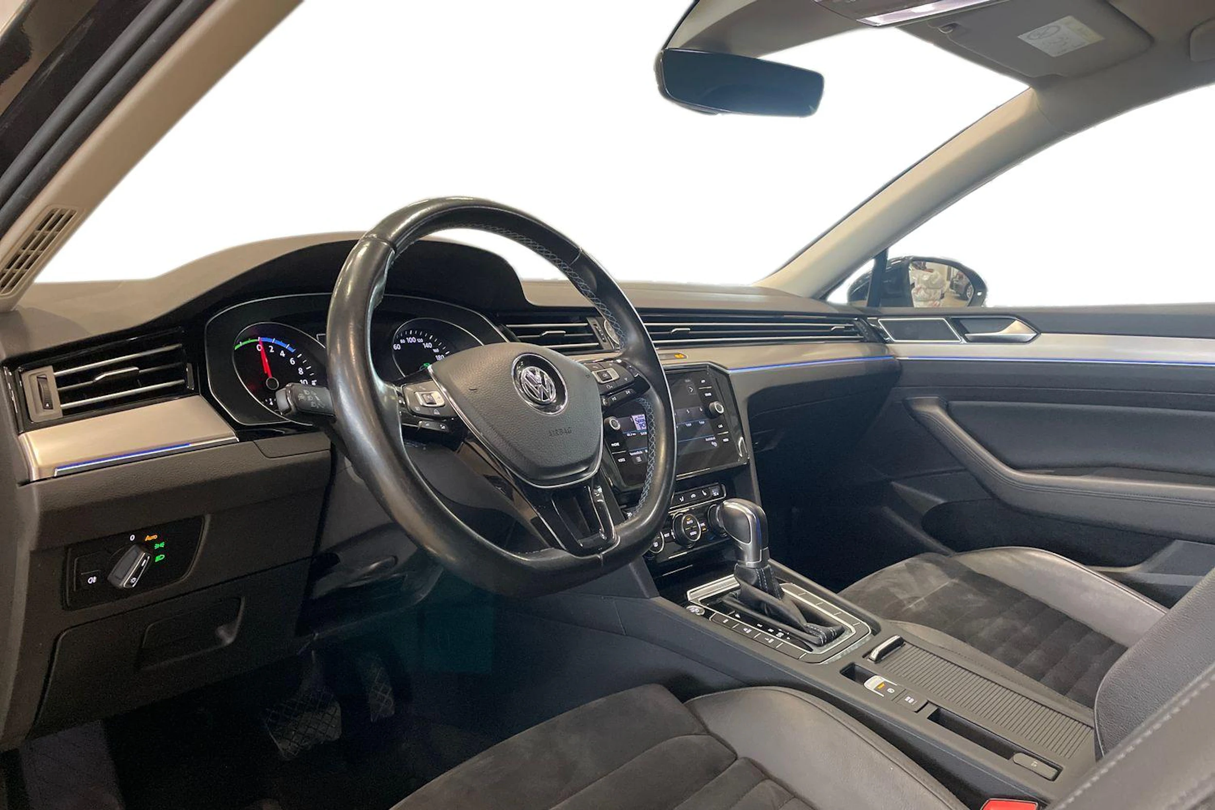 musta Volkswagen Passat 2018 kuva 6.