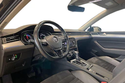 musta Volkswagen Passat 2018 kuva 6.