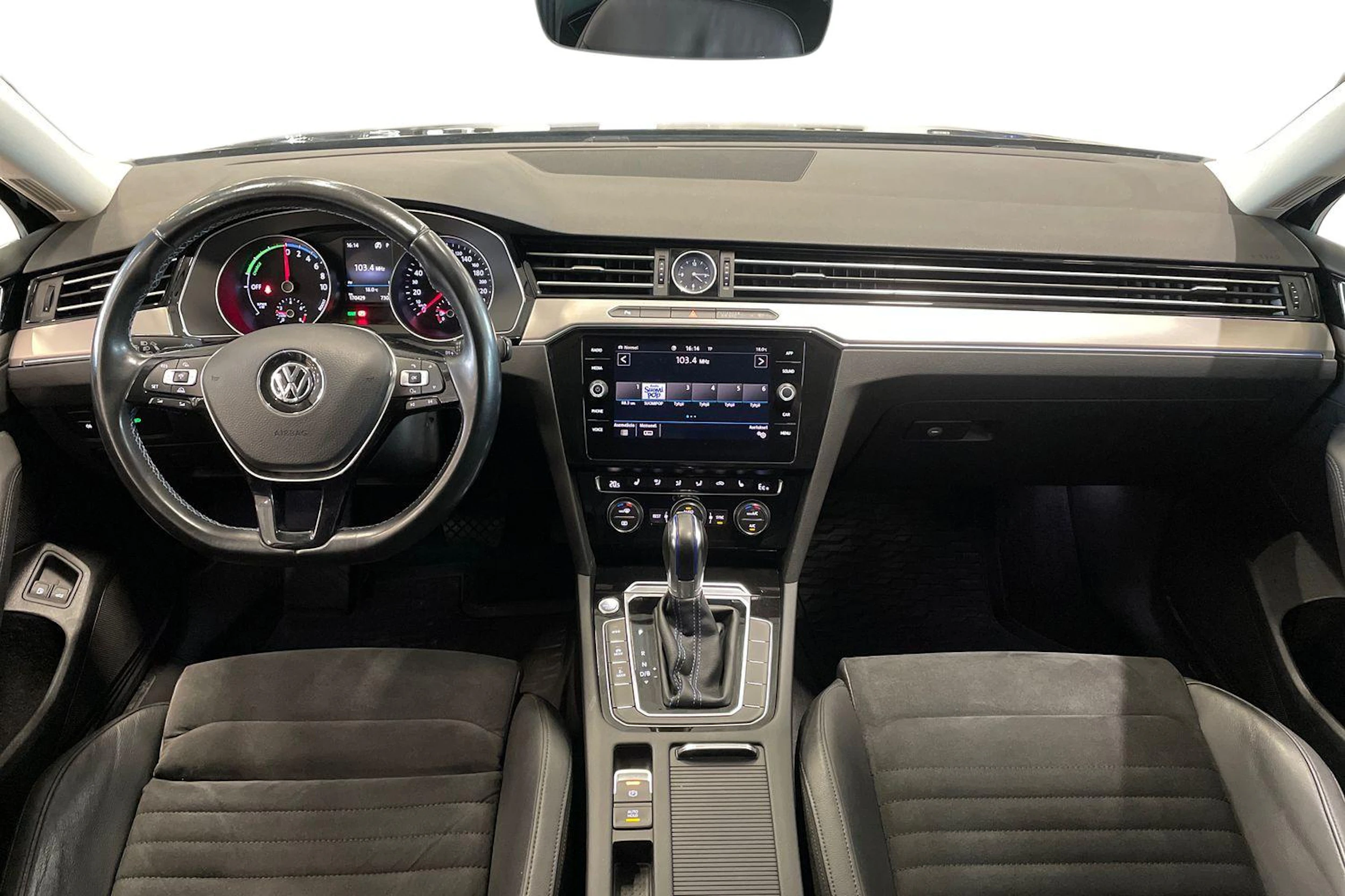 musta Volkswagen Passat 2018 kuva 7.