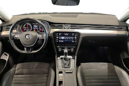 musta Volkswagen Passat 2018 kuva 7.