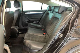 musta Volkswagen Passat 2018 kuva 8.