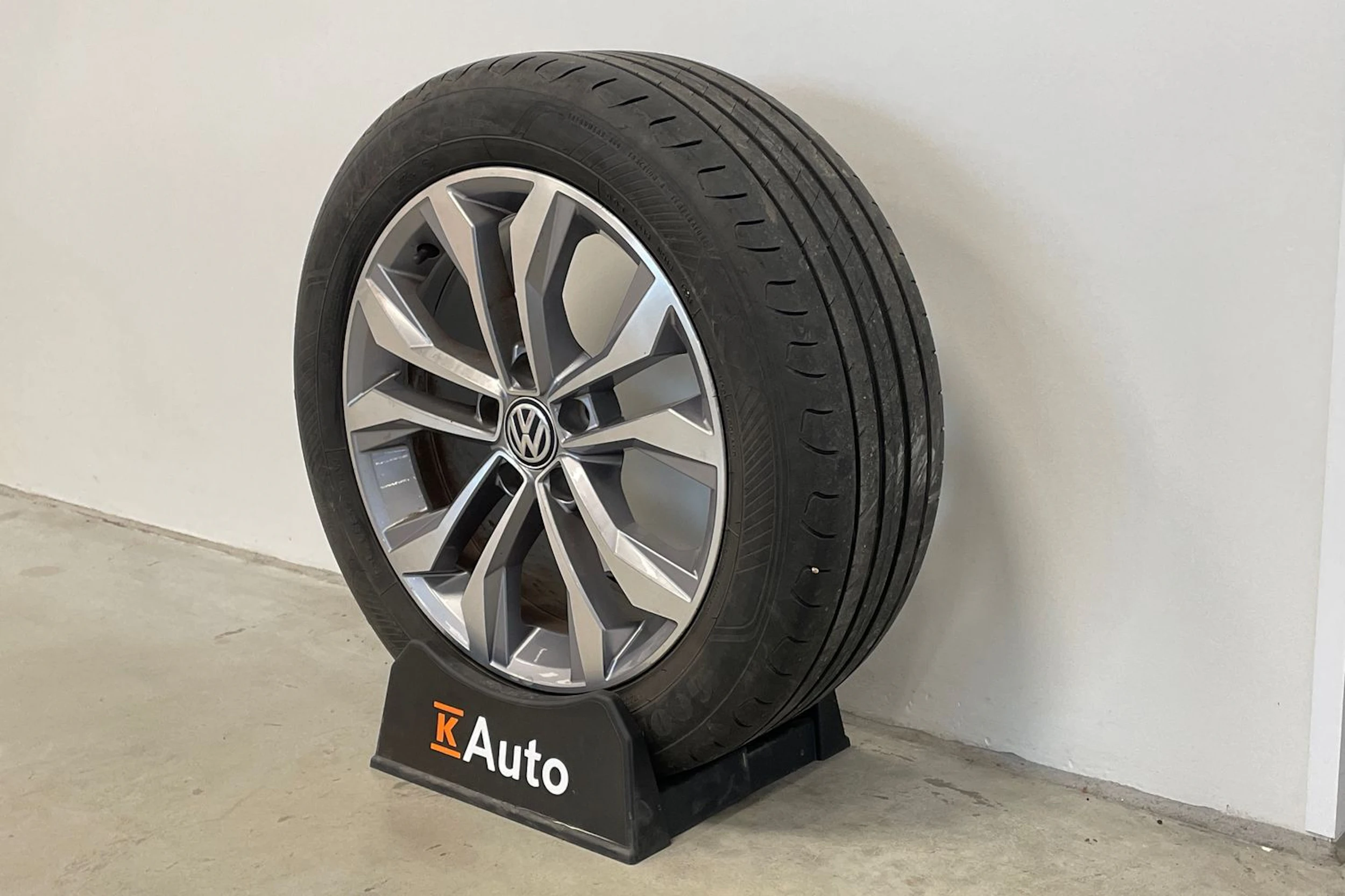 musta Volkswagen Passat 2018 kuva 10.