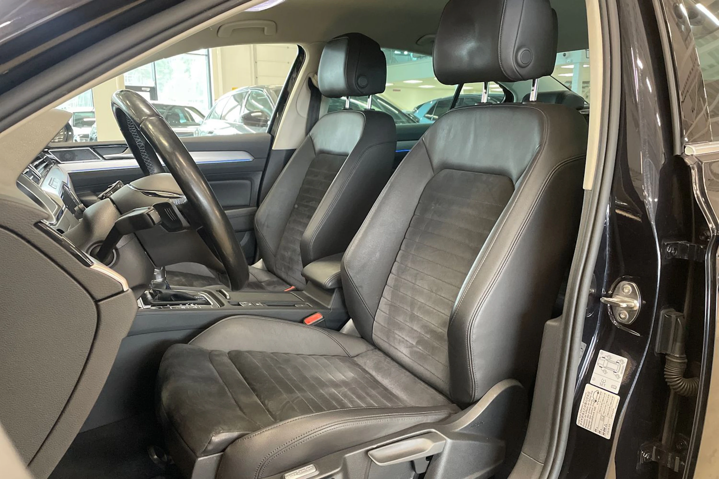 musta Volkswagen Passat 2018 kuva 11.