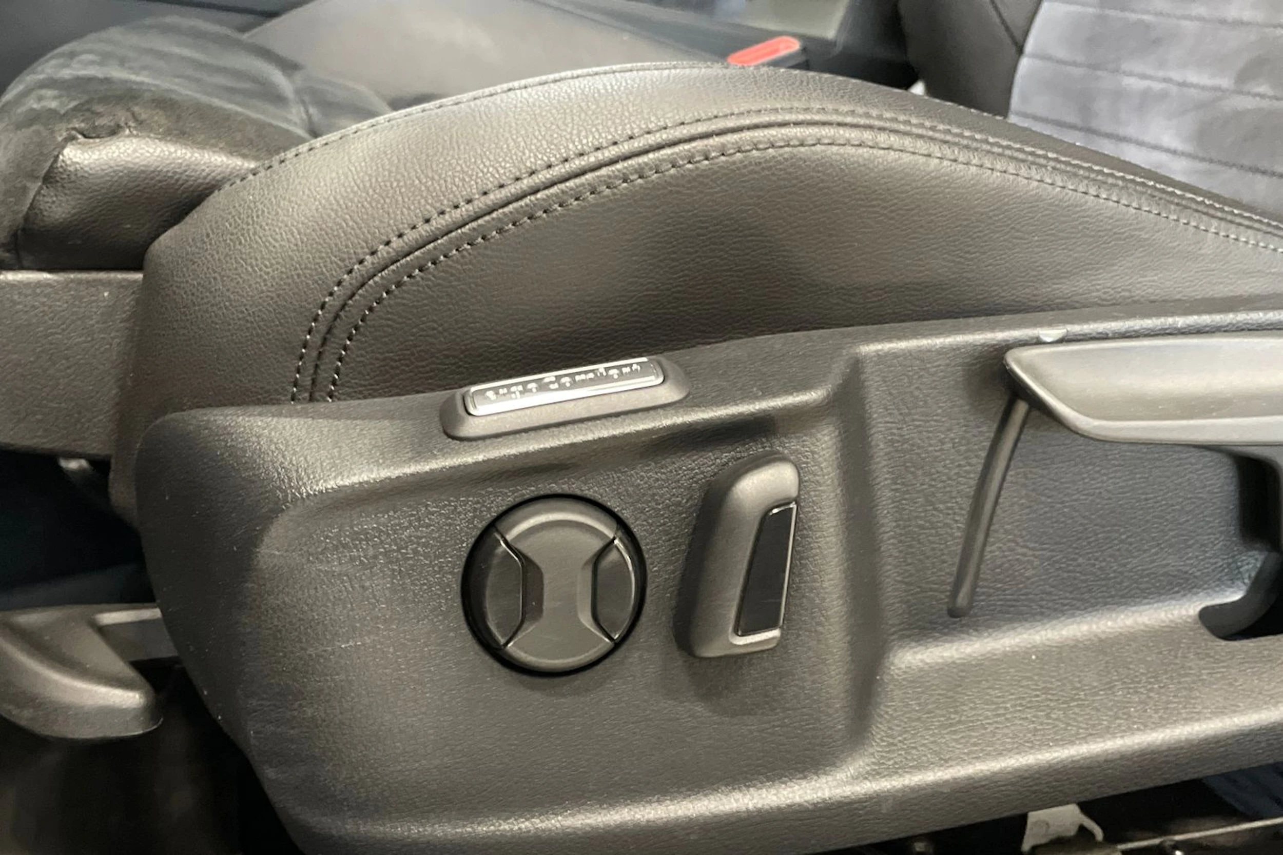 musta Volkswagen Passat 2018 kuva 12.