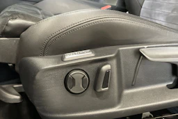 musta Volkswagen Passat 2018 kuva 12.