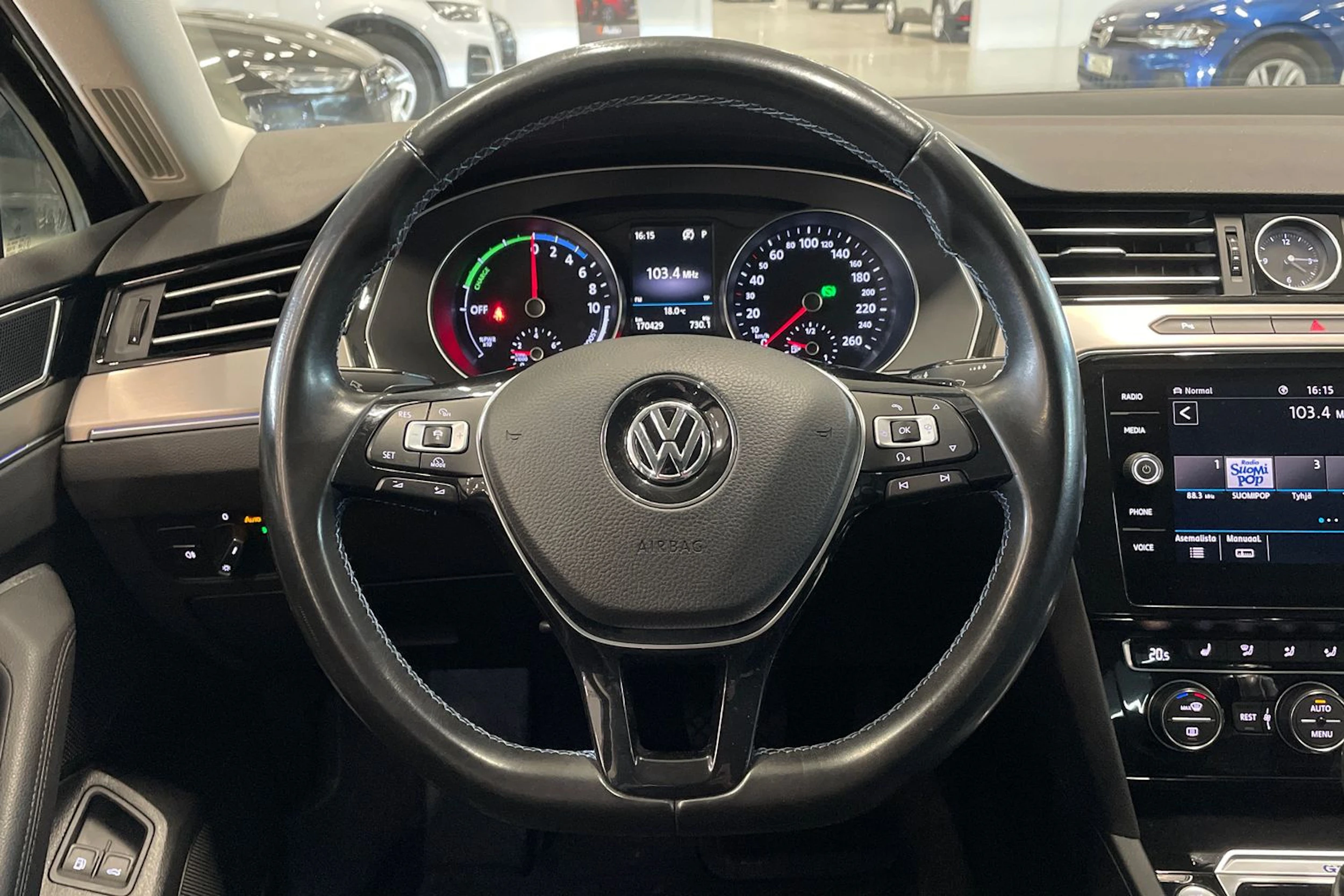 musta Volkswagen Passat 2018 kuva 13.