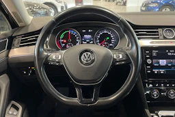 musta Volkswagen Passat 2018 kuva 13.