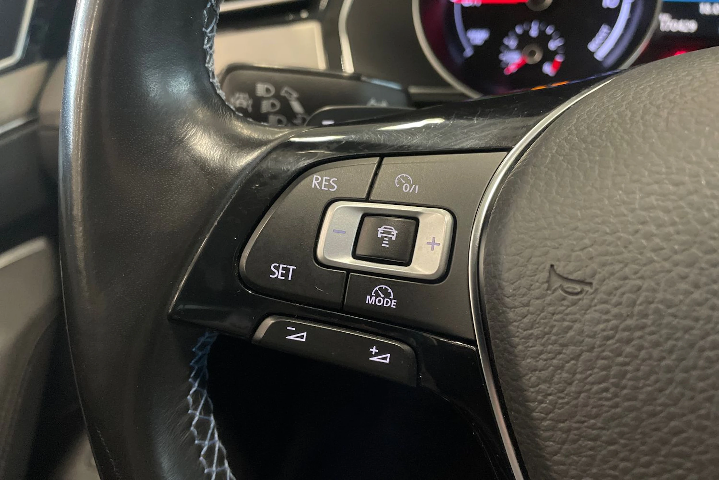 musta Volkswagen Passat 2018 kuva 15.