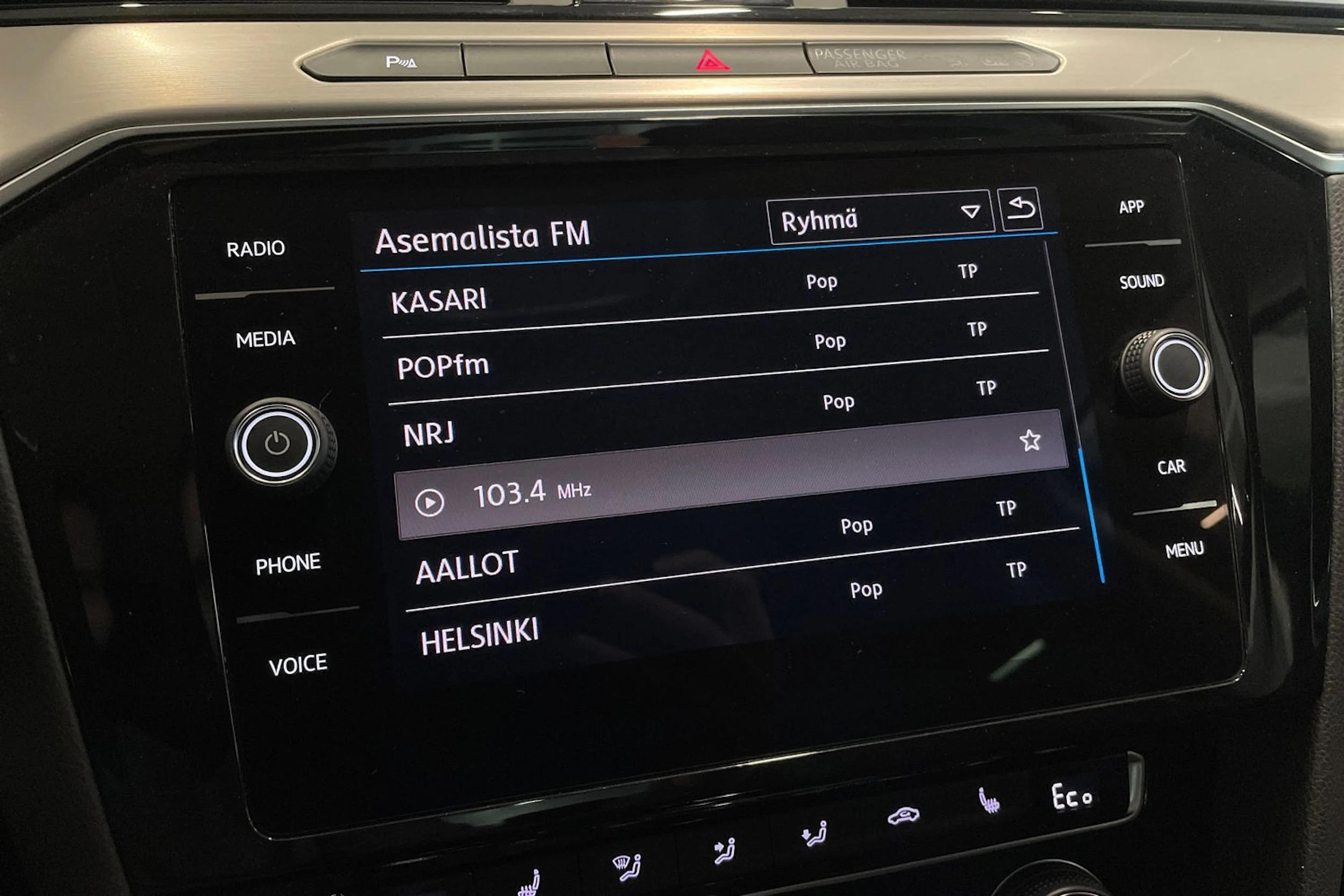 musta Volkswagen Passat 2018 kuva 17.