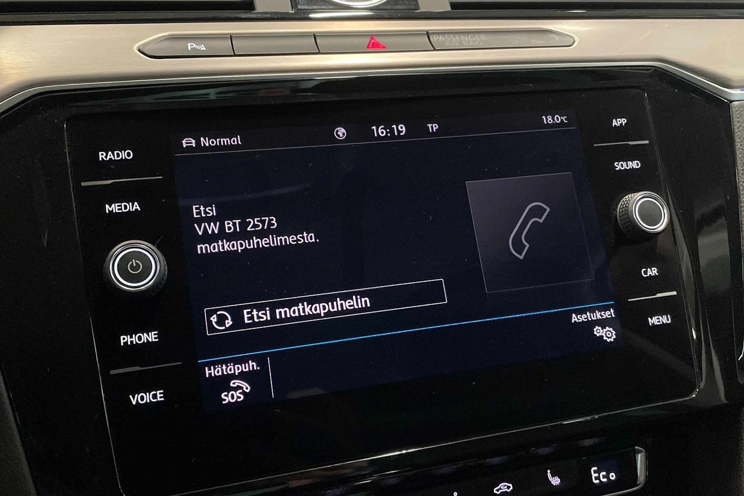 musta Volkswagen Passat 2018 kuva 20.