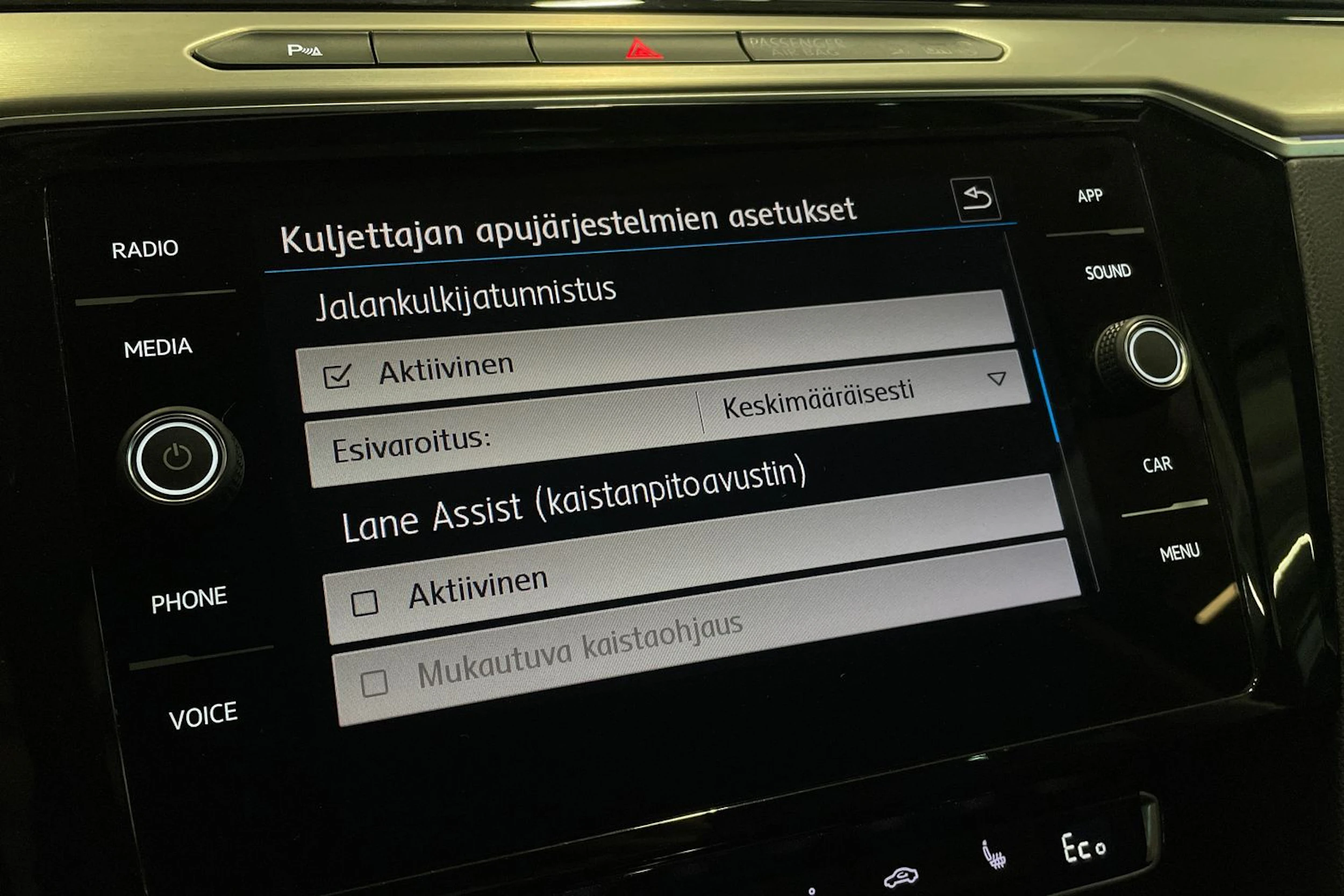 musta Volkswagen Passat 2018 kuva 23.