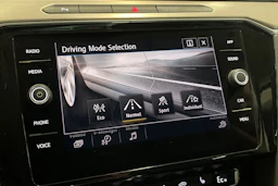 musta Volkswagen Passat 2018 kuva 25.