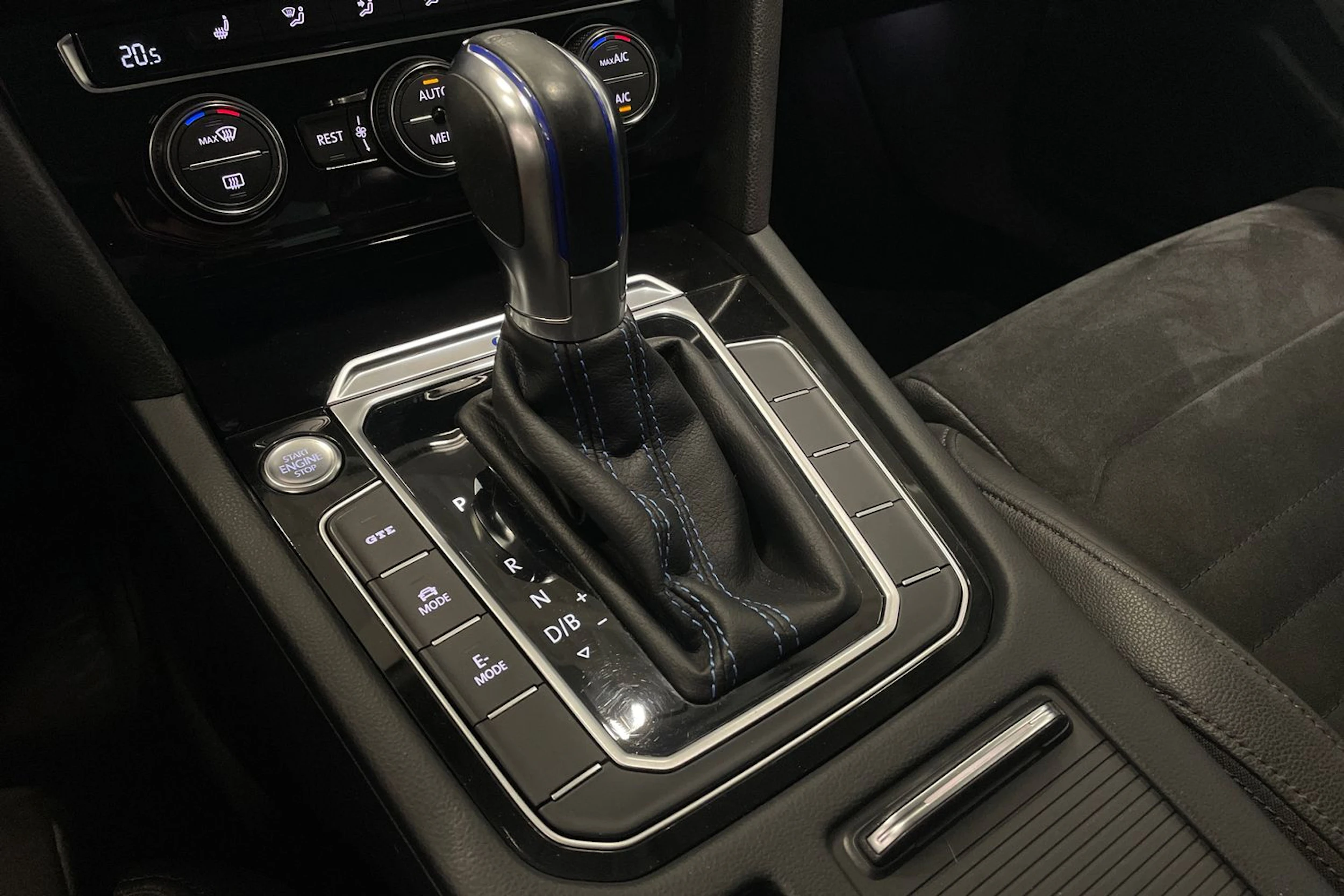 musta Volkswagen Passat 2018 kuva 28.