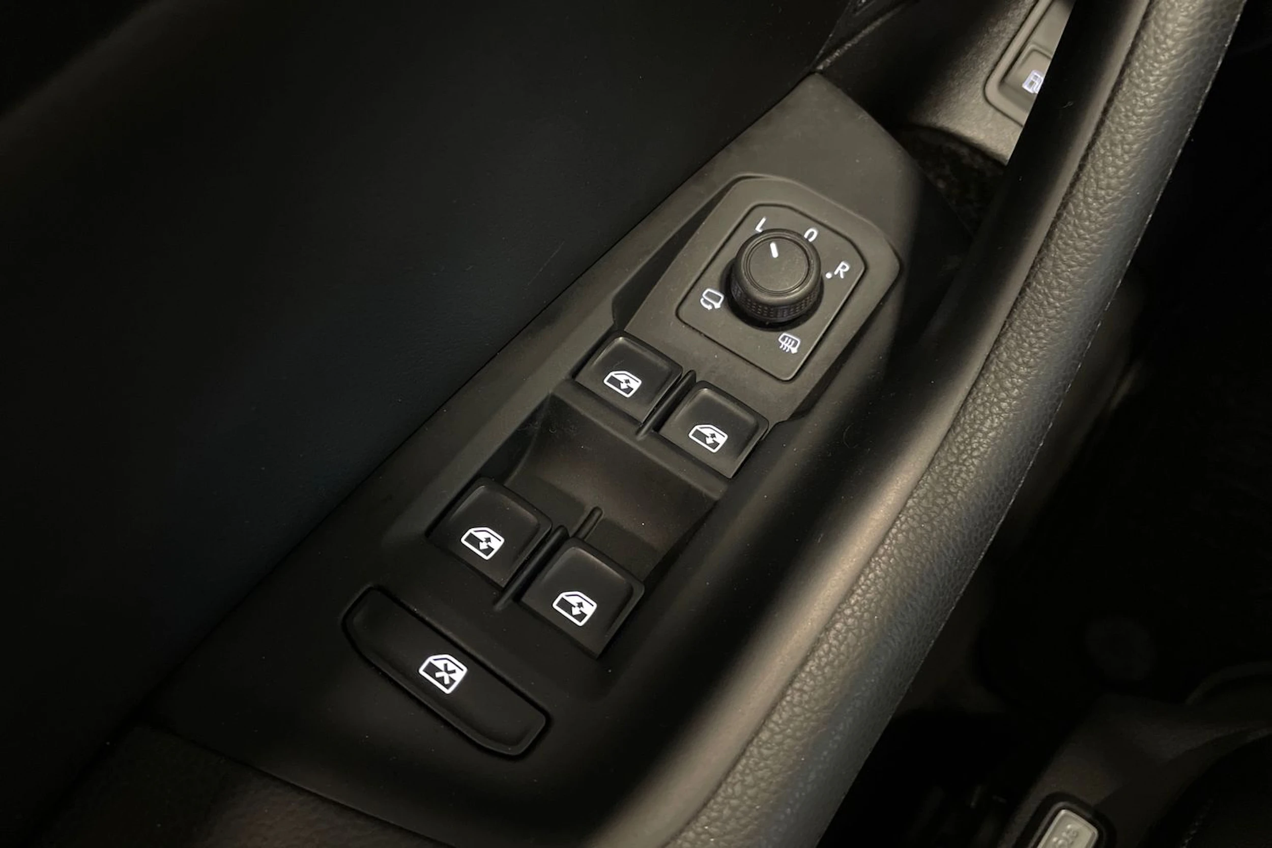 musta Volkswagen Passat 2018 kuva 30.