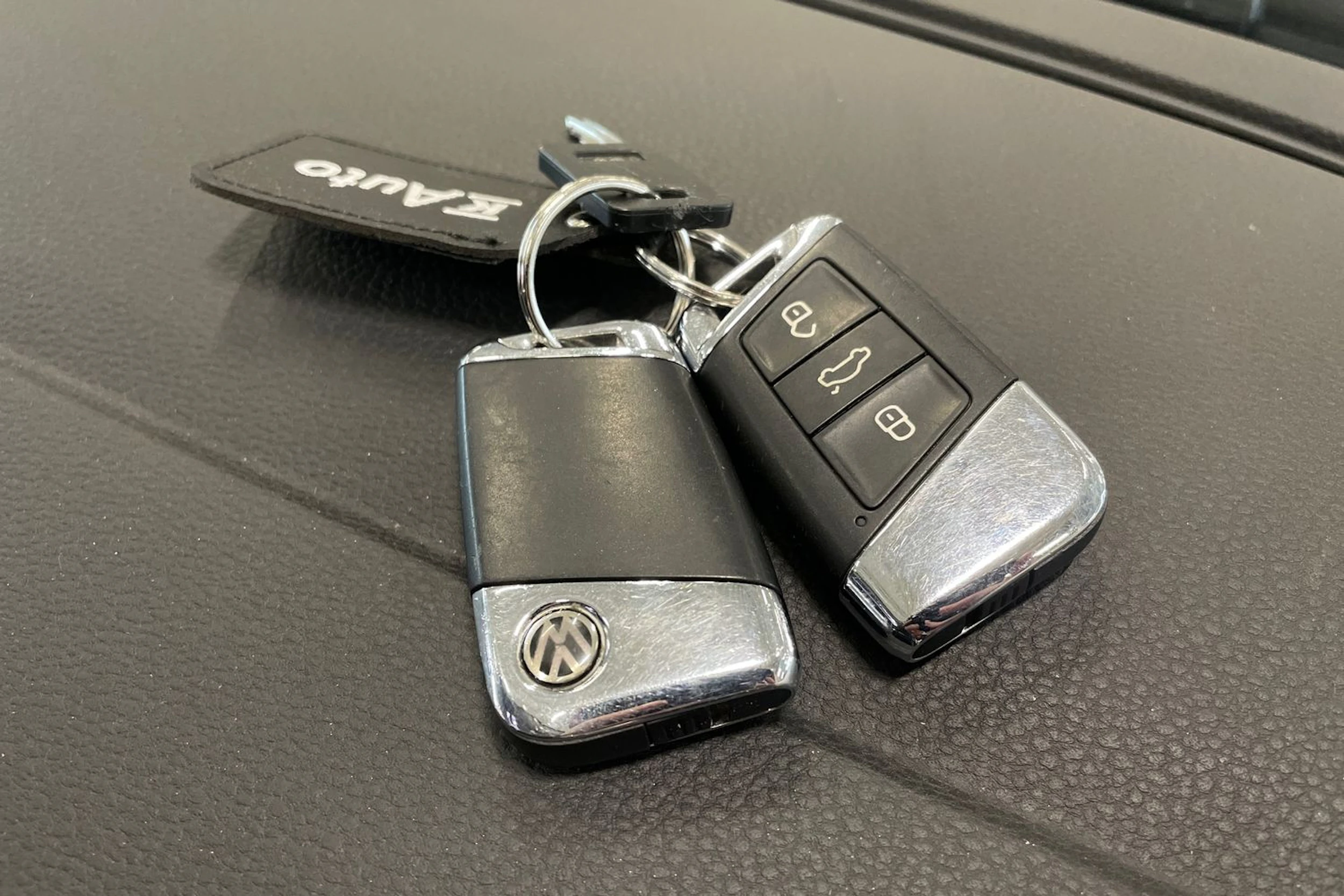 musta Volkswagen Passat 2018 kuva 36.