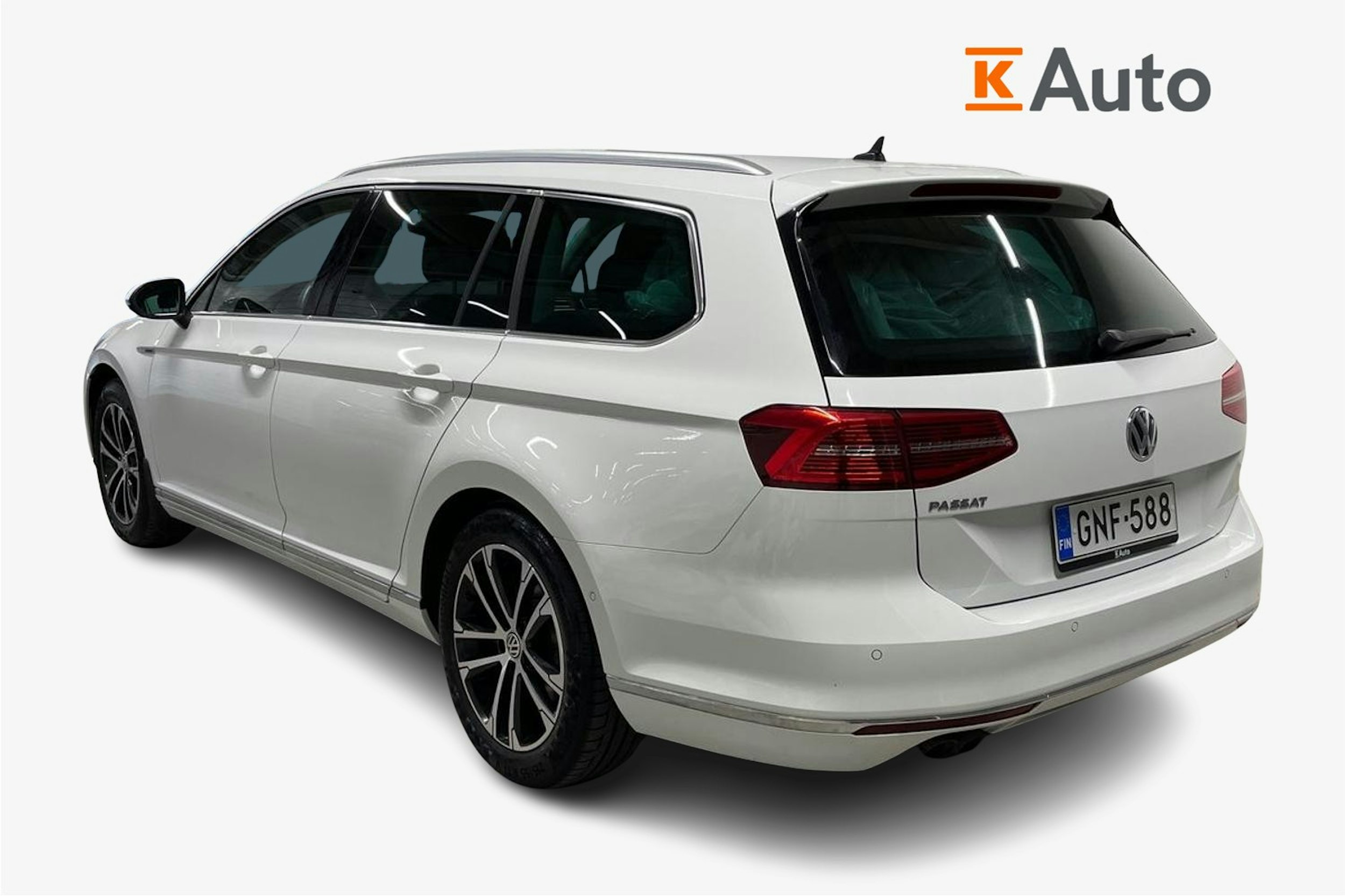 valkoinen Volkswagen Passat 2018 kuva 2.