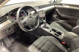 valkoinen Volkswagen Passat 2018 kuva 7.
