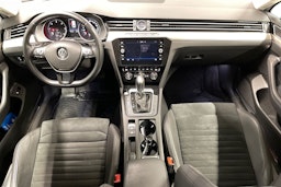 valkoinen Volkswagen Passat 2018 kuva 9.