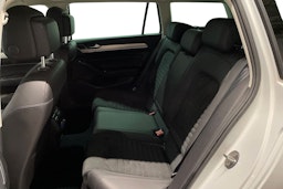valkoinen Volkswagen Passat 2018 kuva 10.