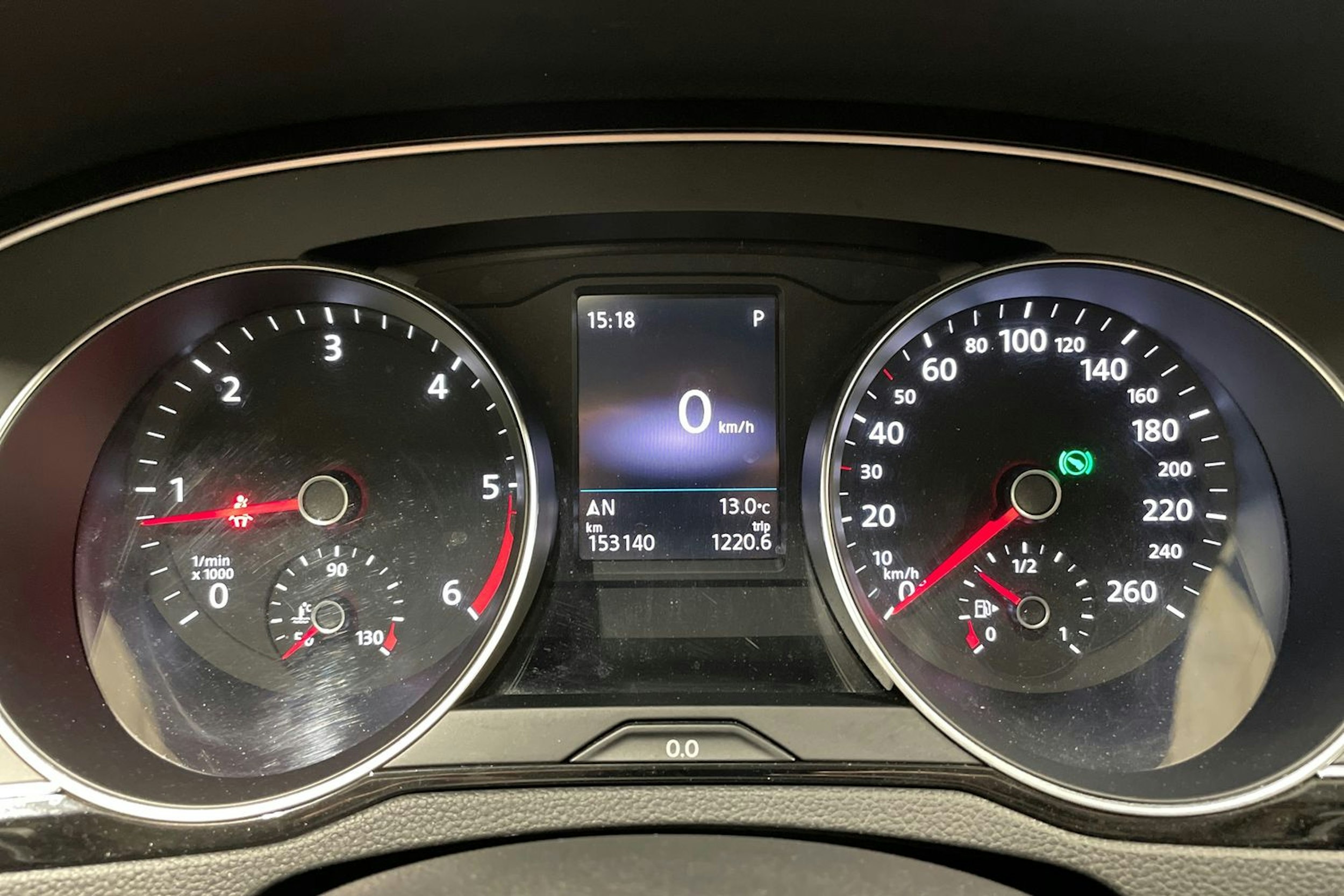 valkoinen Volkswagen Passat 2018 kuva 16.