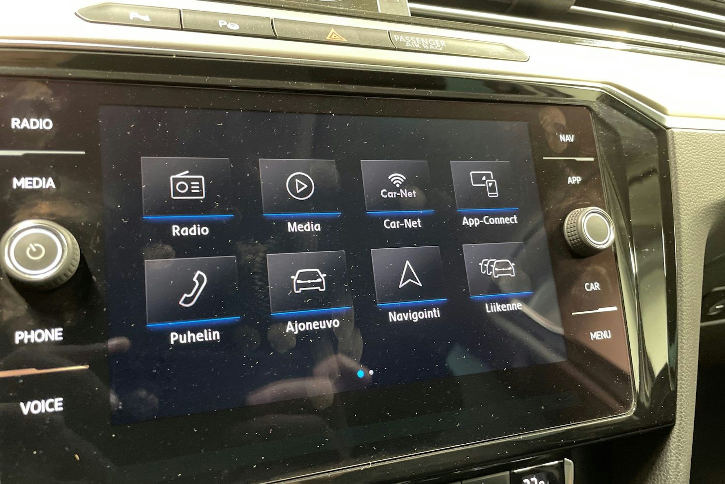 valkoinen Volkswagen Passat 2018 kuva 17.