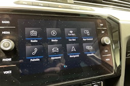 valkoinen Volkswagen Passat 2018 kuva 17.