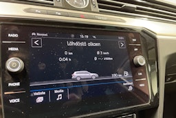 valkoinen Volkswagen Passat 2018 kuva 19.