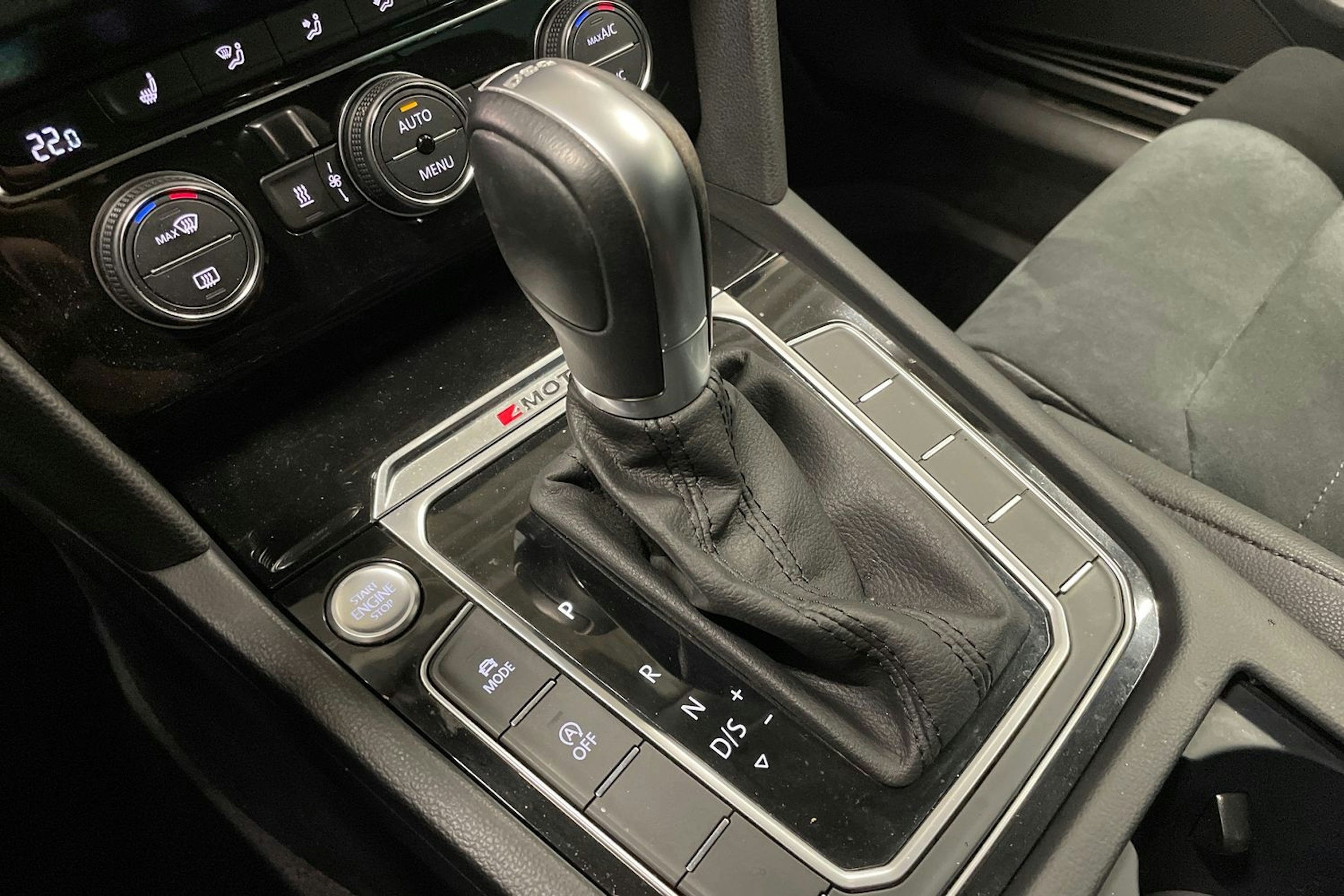 valkoinen Volkswagen Passat 2018 kuva 22.