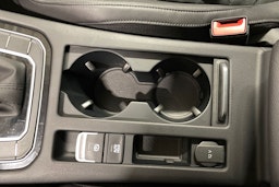 valkoinen Volkswagen Passat 2018 kuva 23.
