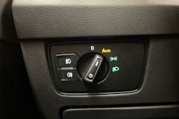 valkoinen Volkswagen Passat 2018 kuva 24.