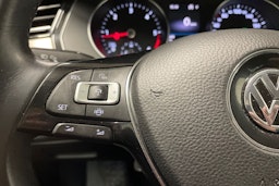 valkoinen Volkswagen Passat 2018 kuva 26.