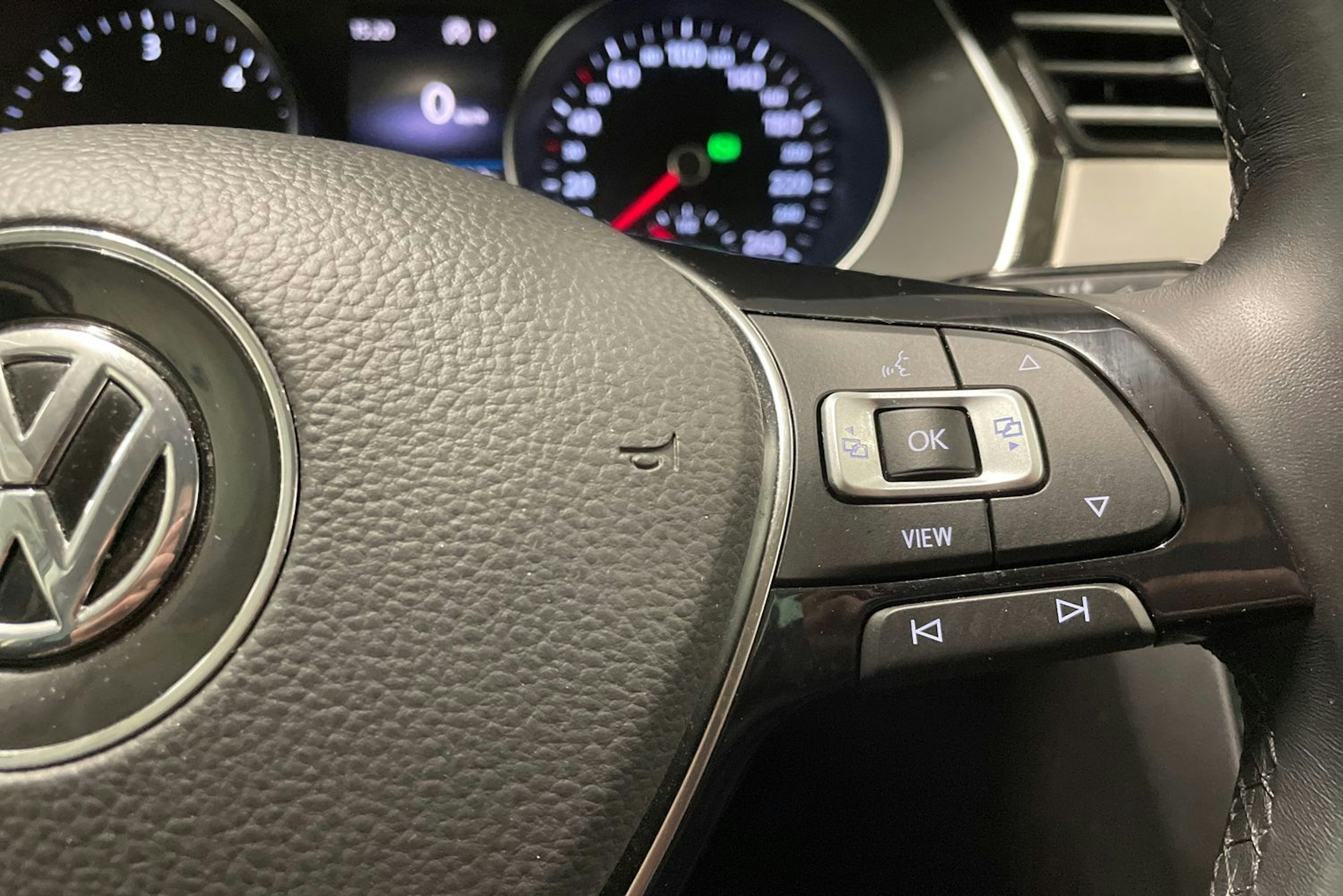 valkoinen Volkswagen Passat 2018 kuva 27.