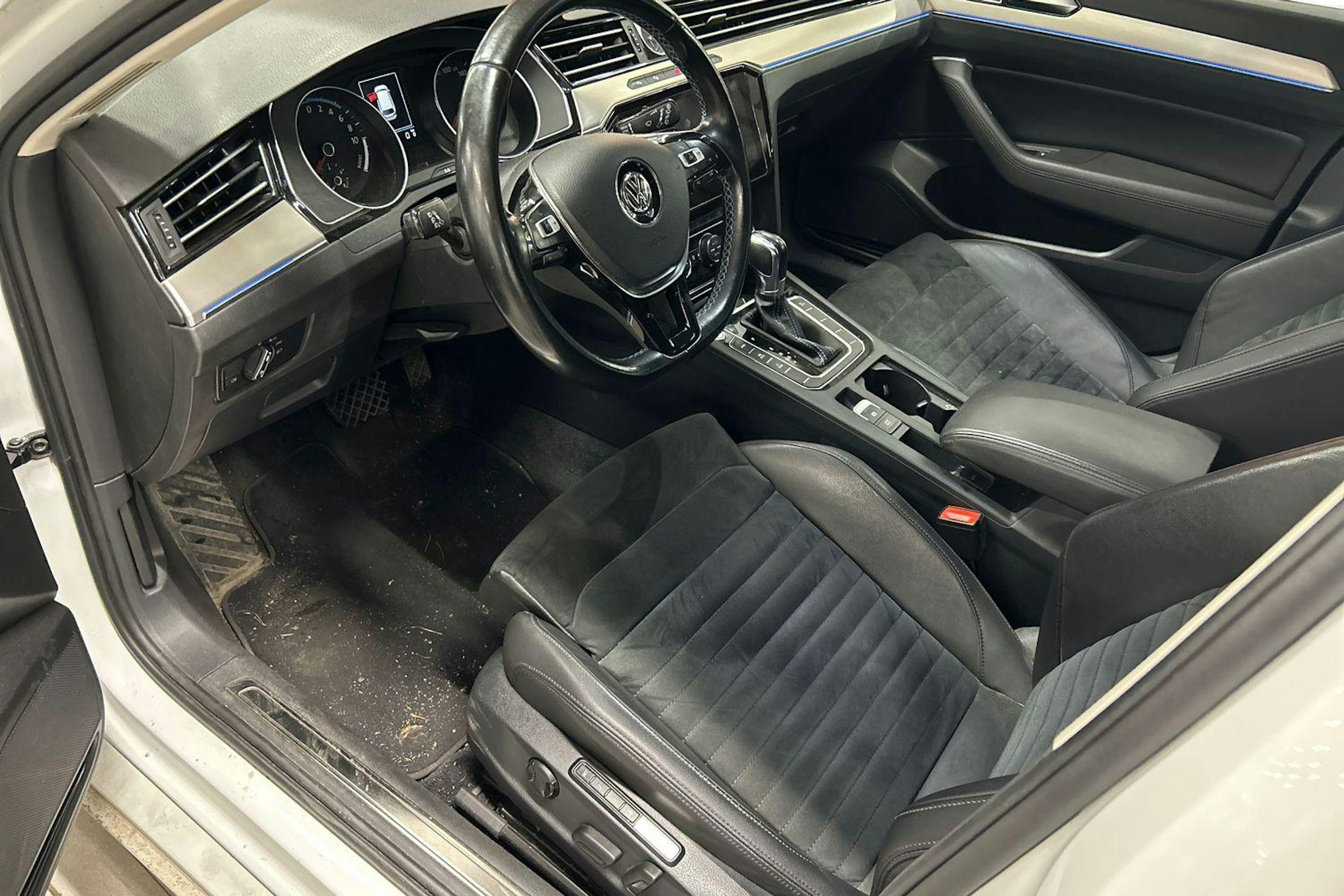 valkoinen Volkswagen Passat 2018 kuva 3.