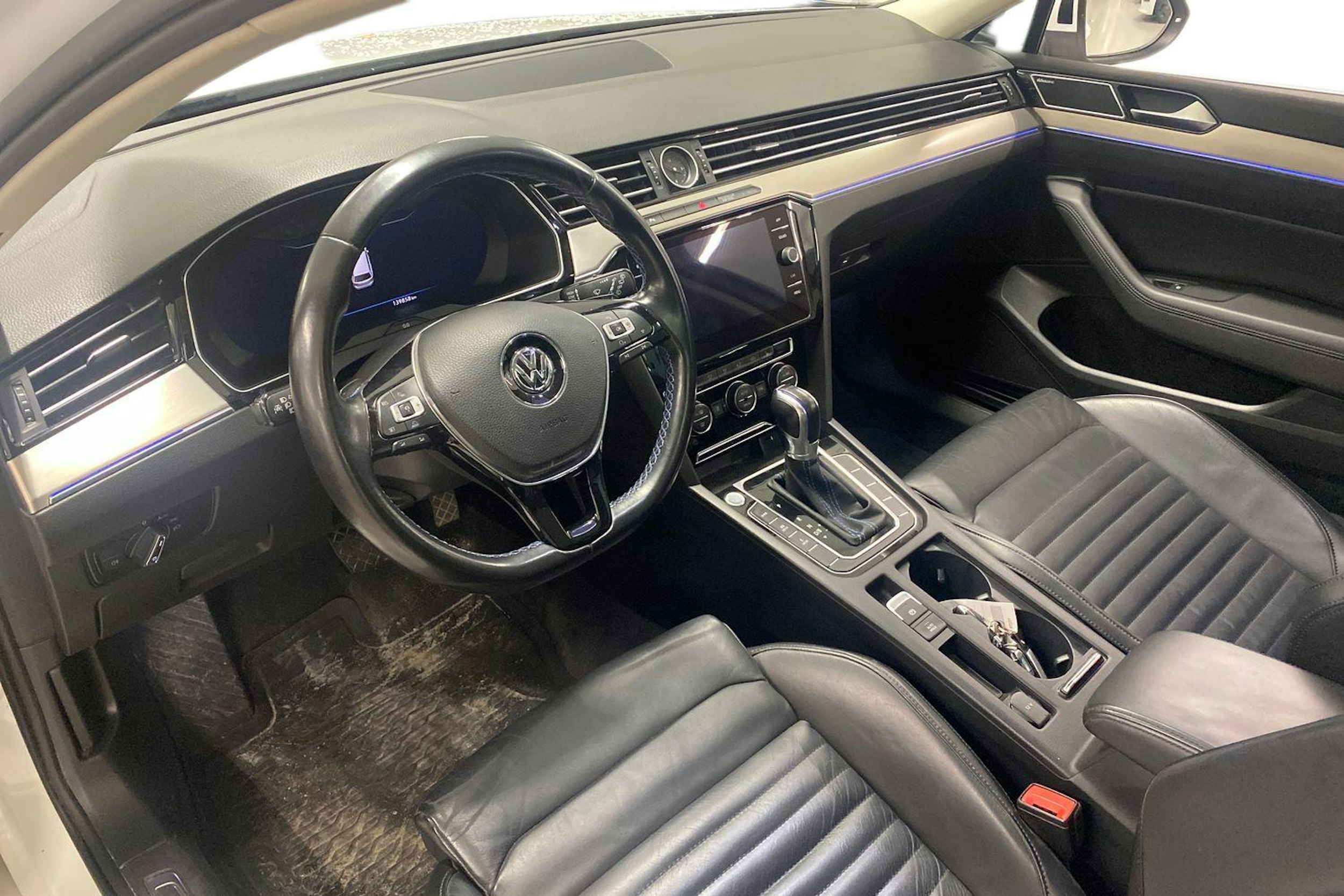 Valkoinen Volkswagen PASSAT 2018 kuva 3.